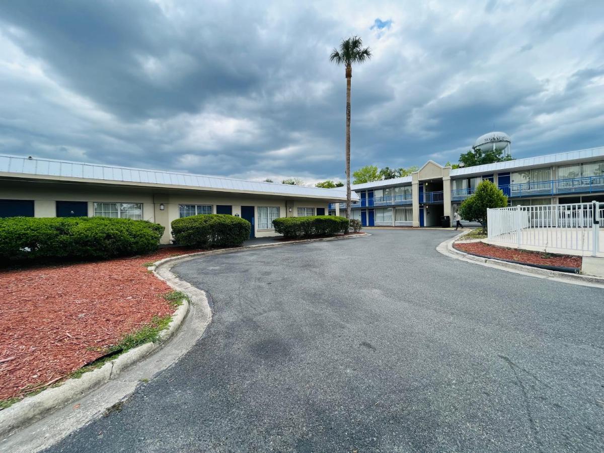 Rodeway Inn Silver Springs Exterior photo